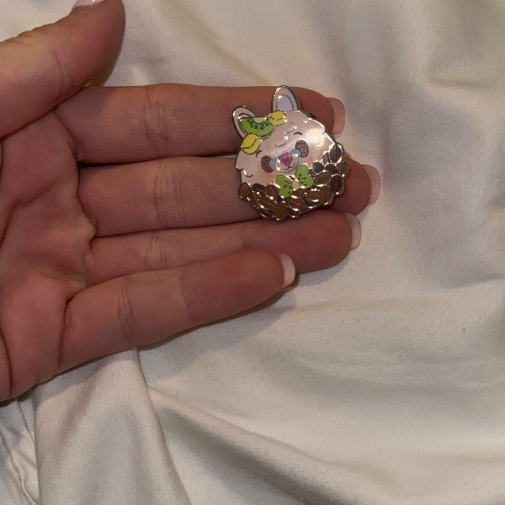 Disney parks munchling pin - Alice in wonderland - rabbit fruit and granola